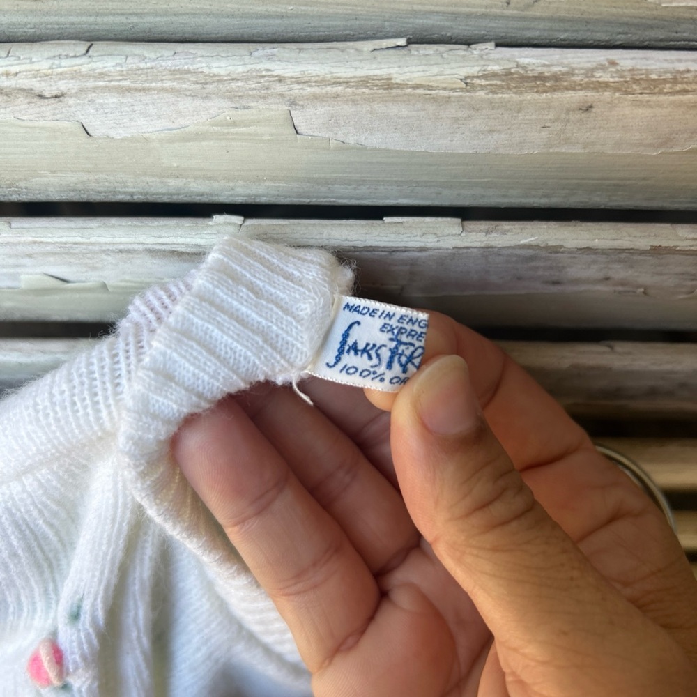 Saks Fifth Avenue Vintage Acrylic Sweater White Pink Flowers Size 3 Months. - Picture 5 of 6
